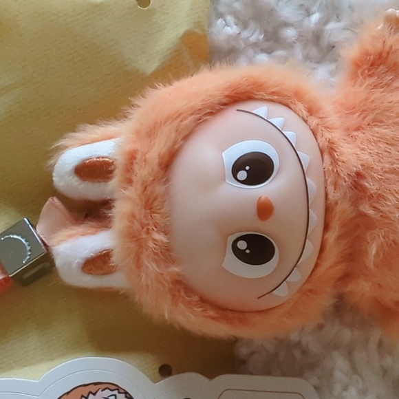 J Pin for Love Series - Vinyl Plush Pendant Labubu, The Monsters, New - Picture 6 of 9